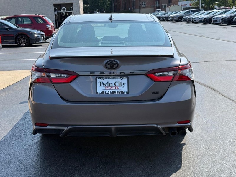Toyota Camry Vehicle Image 5