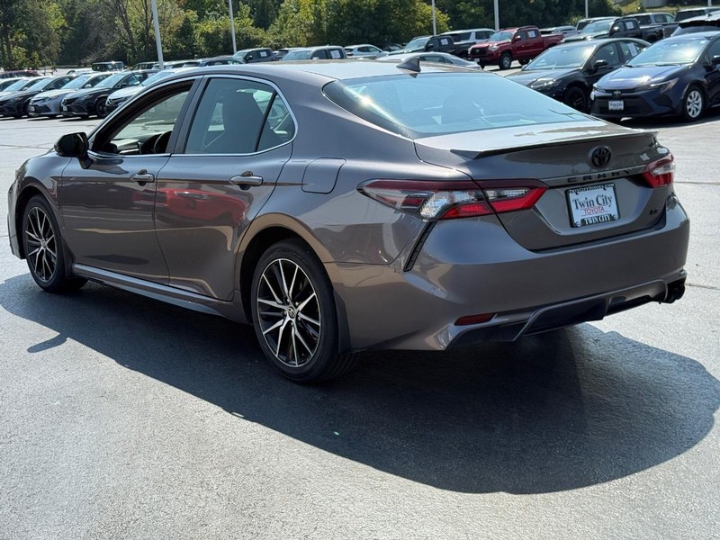 Toyota Camry Vehicle Image 7