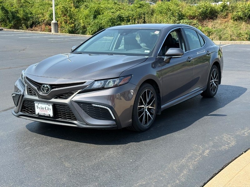 Toyota Camry Vehicle Image 9