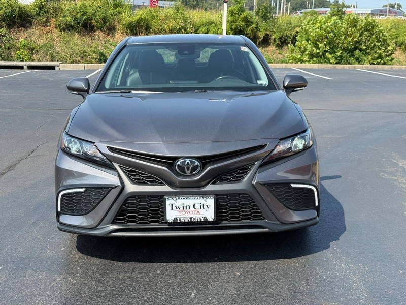 Toyota Camry Vehicle Image 10