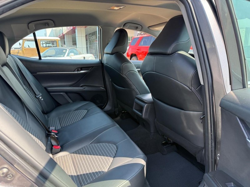 Toyota Camry Vehicle Image 11