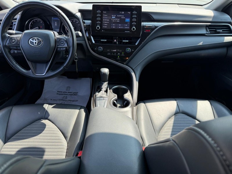 Toyota Camry Vehicle Image 12