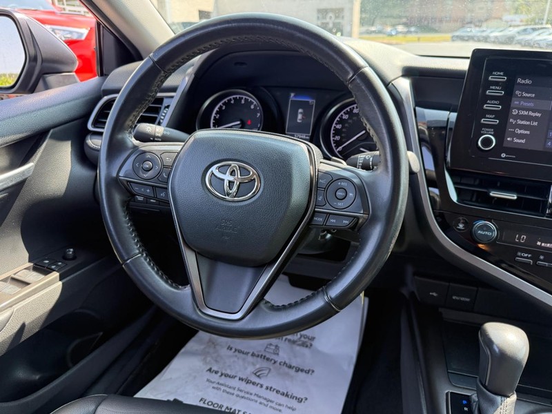 Toyota Camry Vehicle Image 13