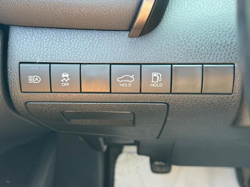 Toyota Camry Vehicle Image 17