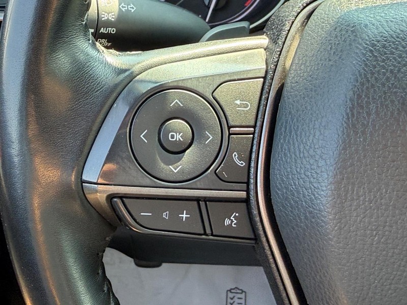 Toyota Camry Vehicle Image 18