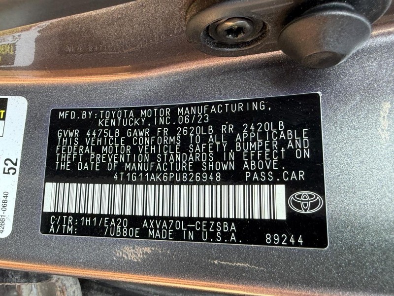 Toyota Camry Vehicle Image 24