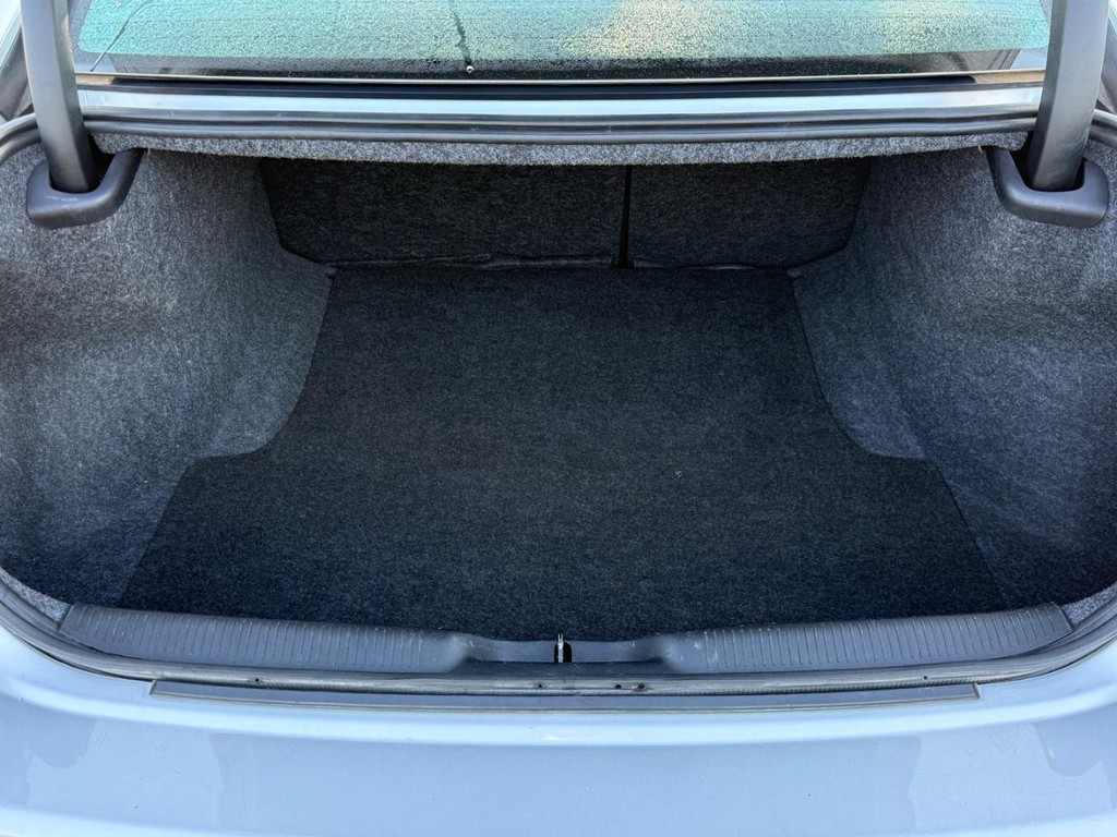 Dodge Charger Vehicle Full-screen Gallery Image 04