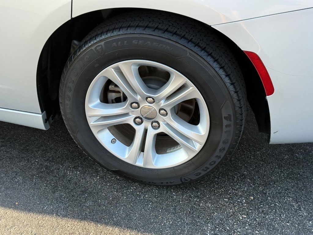 Dodge Charger Vehicle Full-screen Gallery Image 07