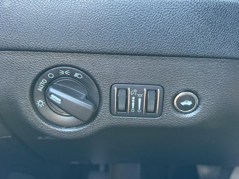 Dodge Charger Vehicle Image 16