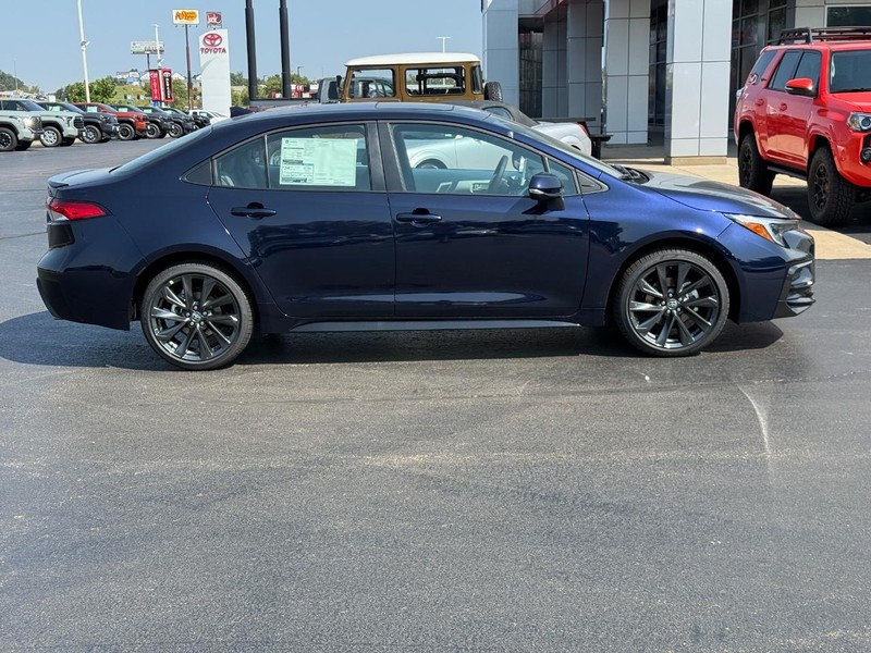 Toyota Corolla Vehicle Image 2