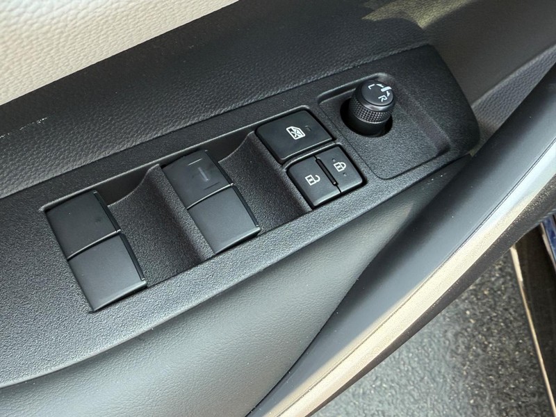 Toyota Corolla Vehicle Image 10