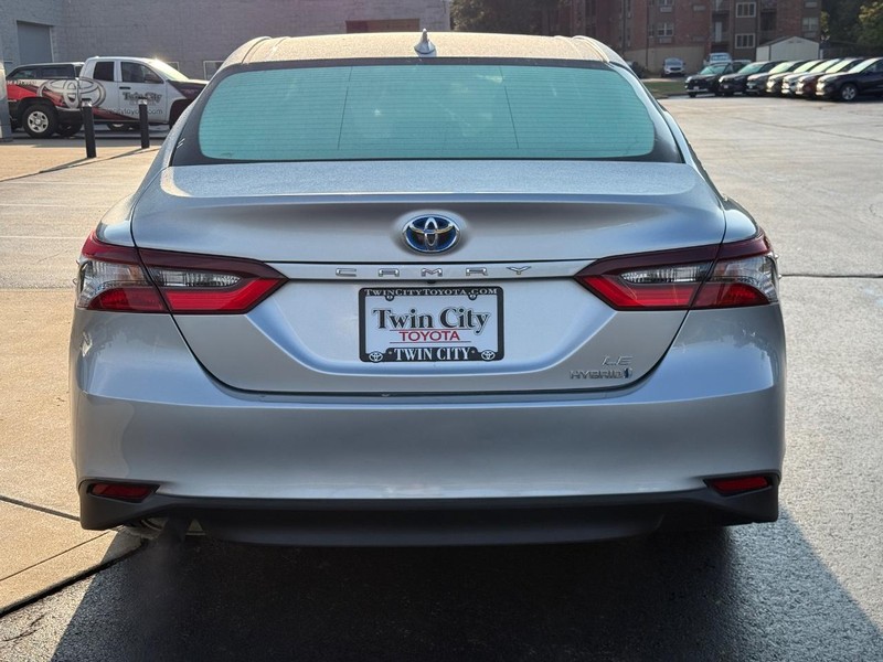 Toyota Camry Hybrid Vehicle Image 5