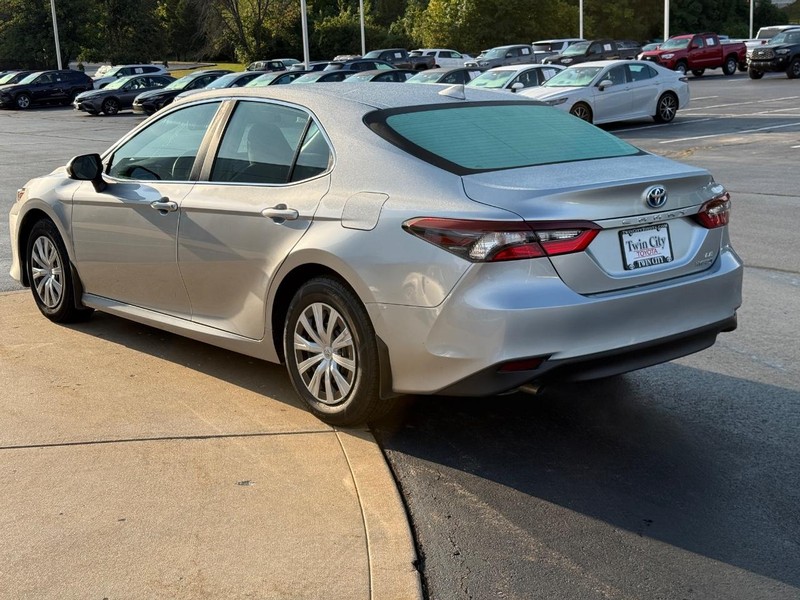 Toyota Camry Hybrid Vehicle Image 7