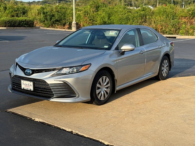 Toyota Camry Hybrid Vehicle Image 9