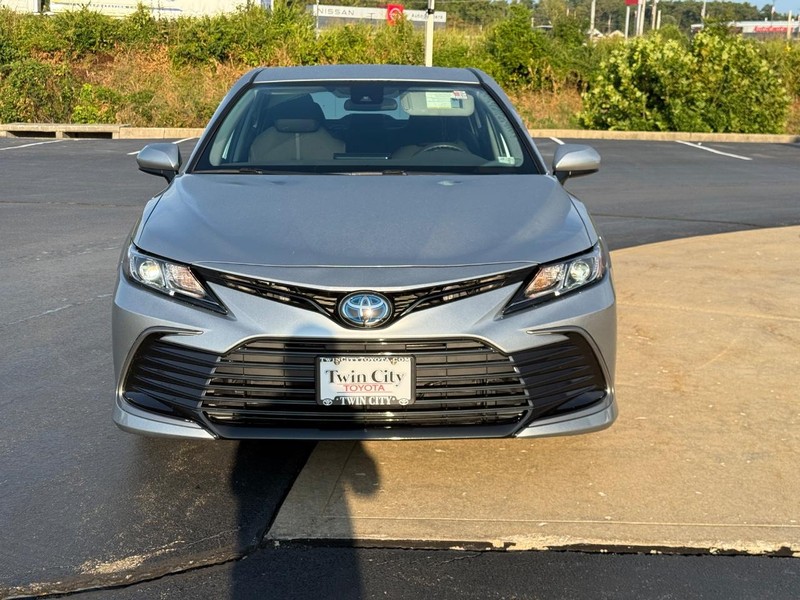 Toyota Camry Hybrid Vehicle Image 10