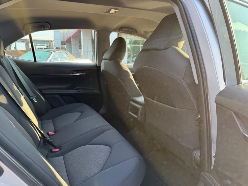 Toyota Camry Hybrid Vehicle Image 11