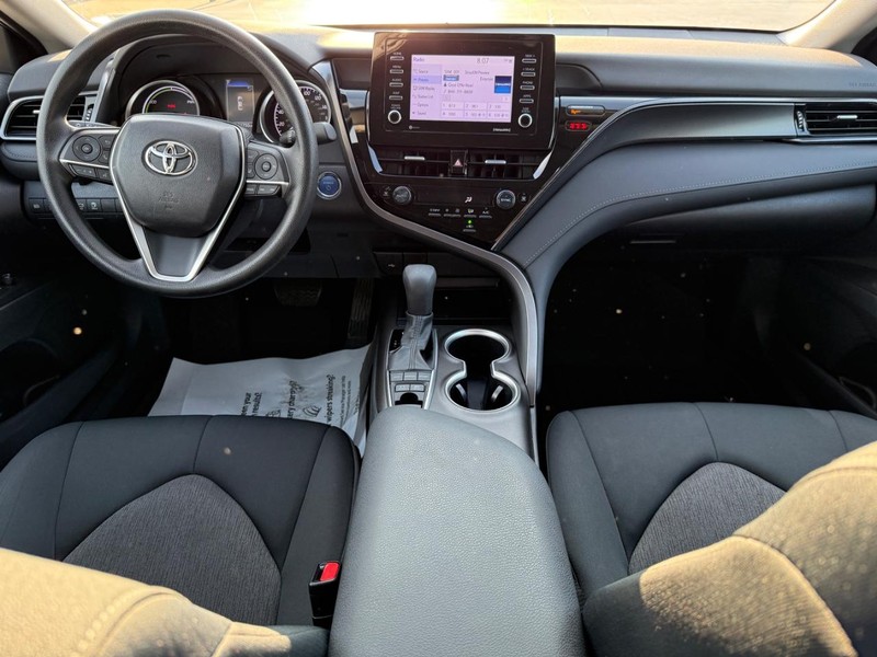Toyota Camry Hybrid Vehicle Image 12