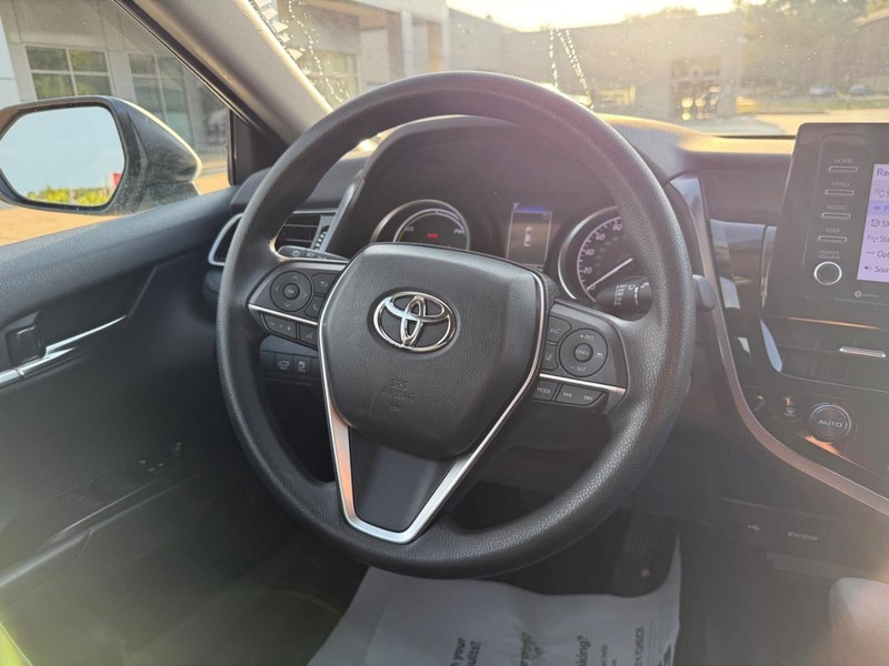 Toyota Camry Hybrid Vehicle Image 13