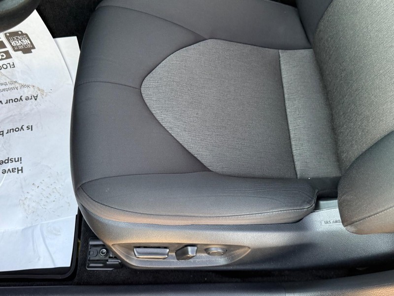 Toyota Camry Hybrid Vehicle Image 16