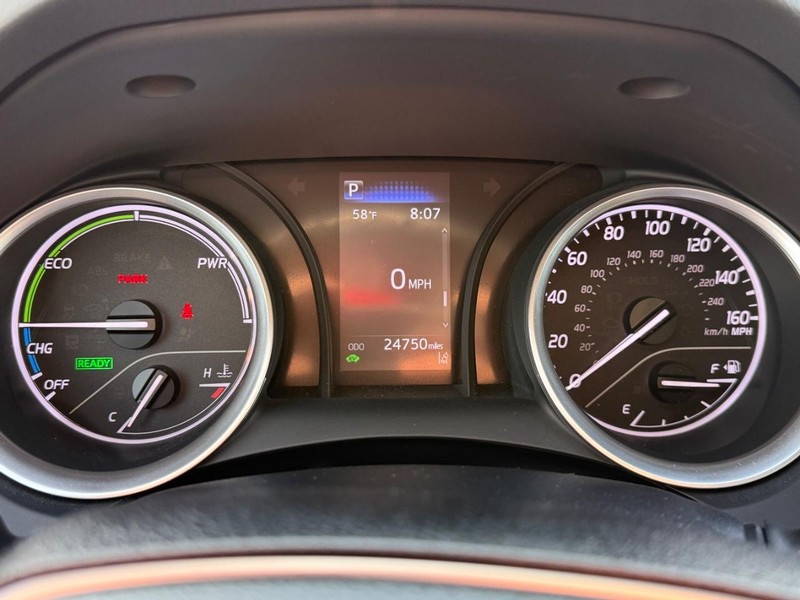 Toyota Camry Hybrid Vehicle Image 17