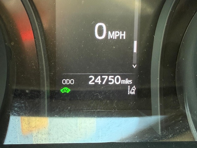 Toyota Camry Hybrid Vehicle Image 18