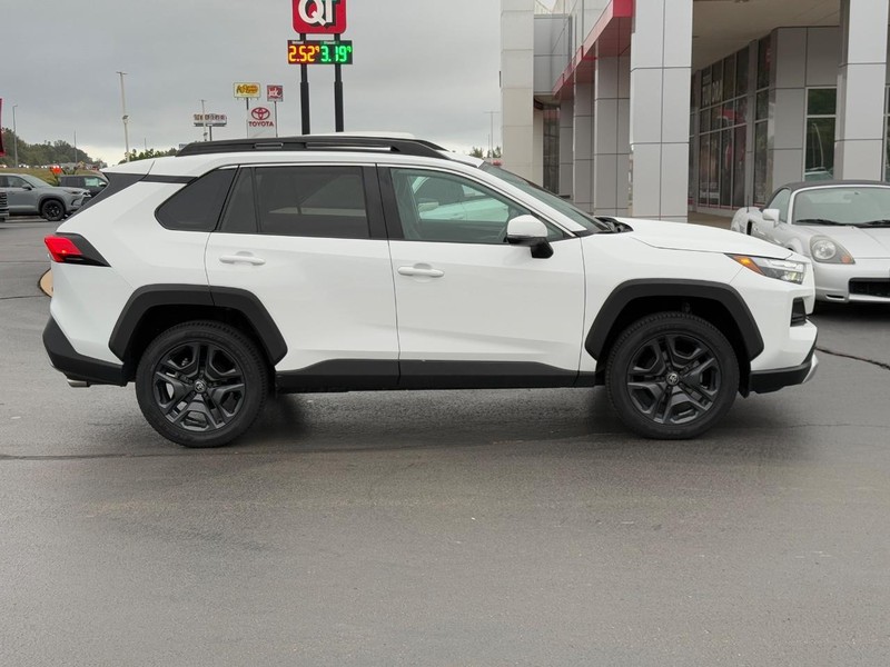 Toyota RAV4 Vehicle Image 2