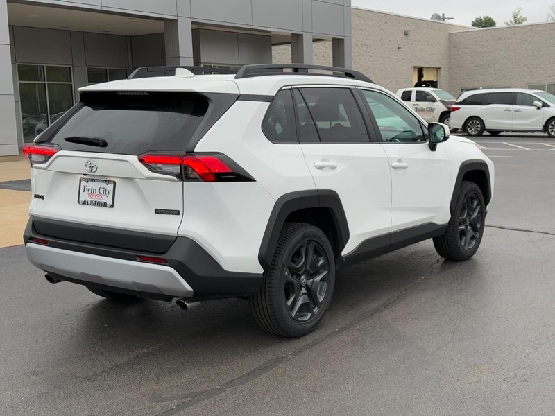 Toyota RAV4 Vehicle Image 3