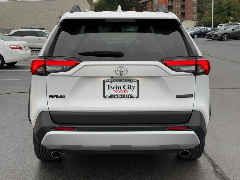 Toyota RAV4 Vehicle Image 5
