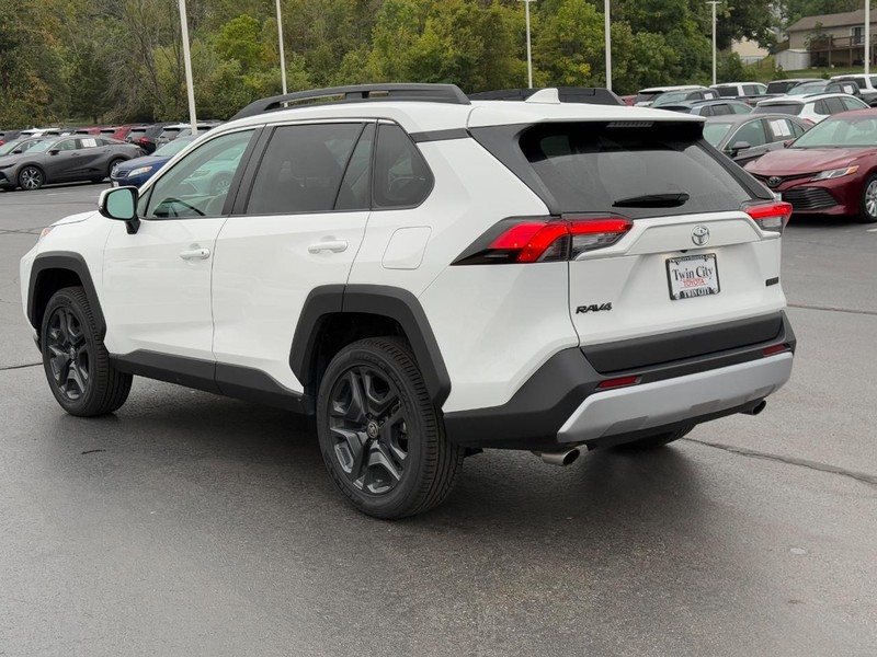 Toyota RAV4 Vehicle Image 7