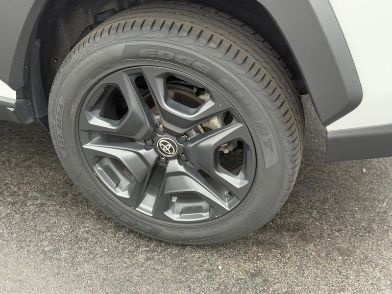 Toyota RAV4 Vehicle Image 8