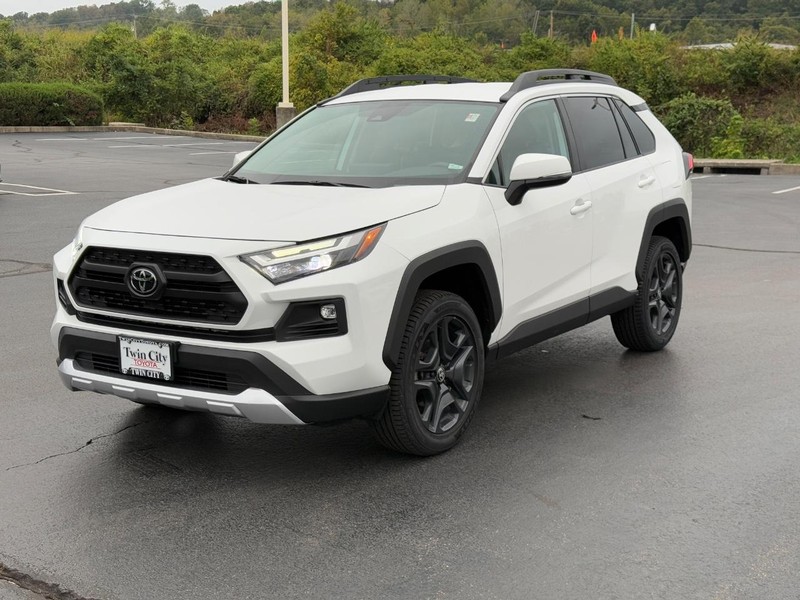 Toyota RAV4 Vehicle Image 9