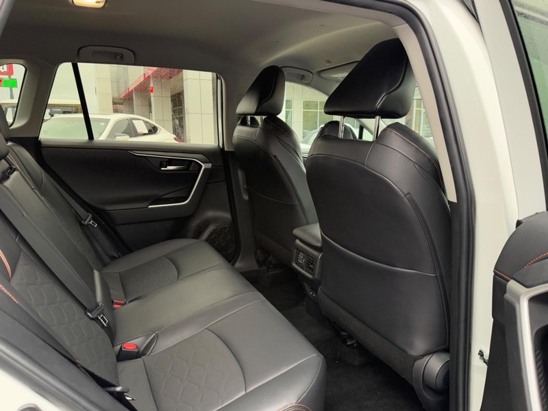Toyota RAV4 Vehicle Image 11
