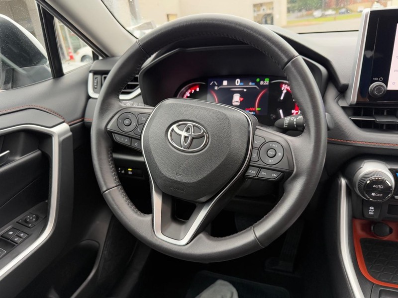 Toyota RAV4 Vehicle Image 13