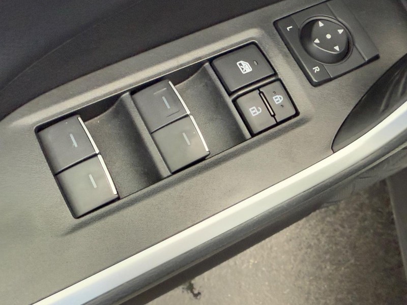 Toyota RAV4 Vehicle Image 15