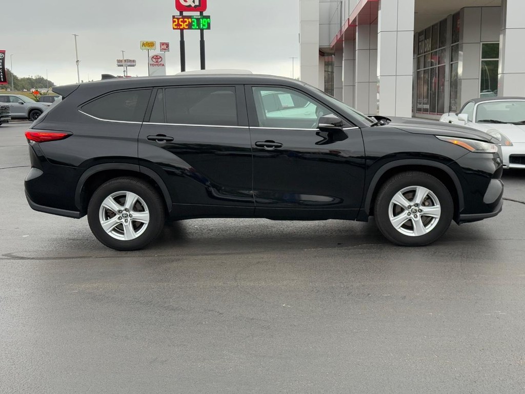 Toyota Highlander Vehicle Image 2