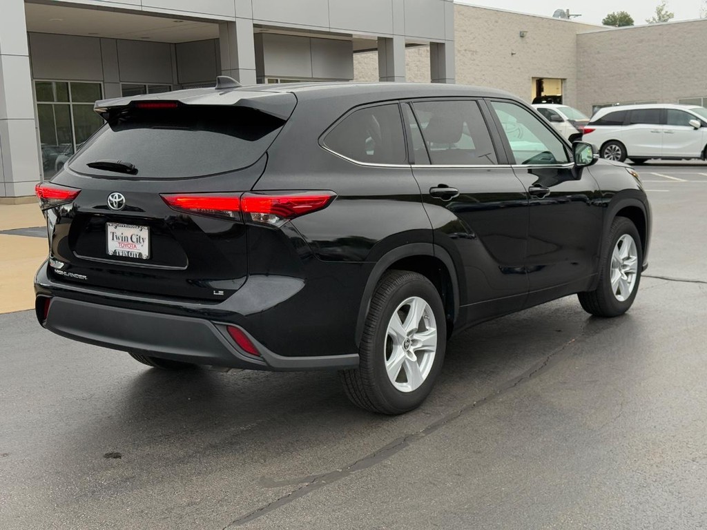 Toyota Highlander Vehicle Image 3