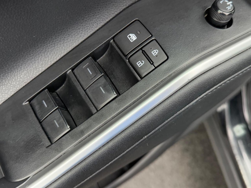 Toyota Highlander Vehicle Image 16