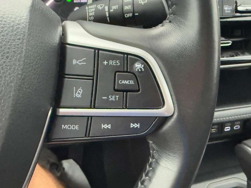 Toyota Highlander Vehicle Image 19