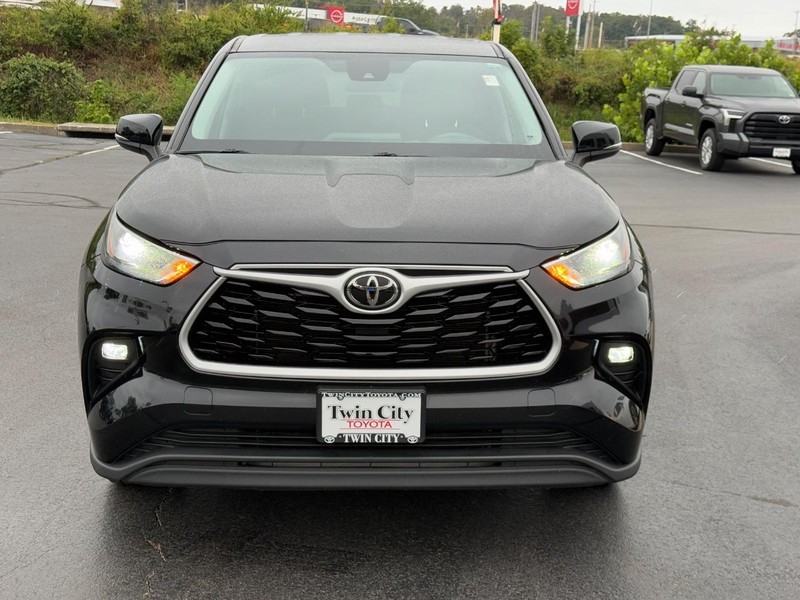Toyota Highlander Vehicle Image 10