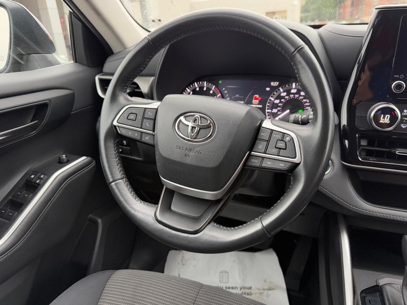 Toyota Highlander Vehicle Image 14