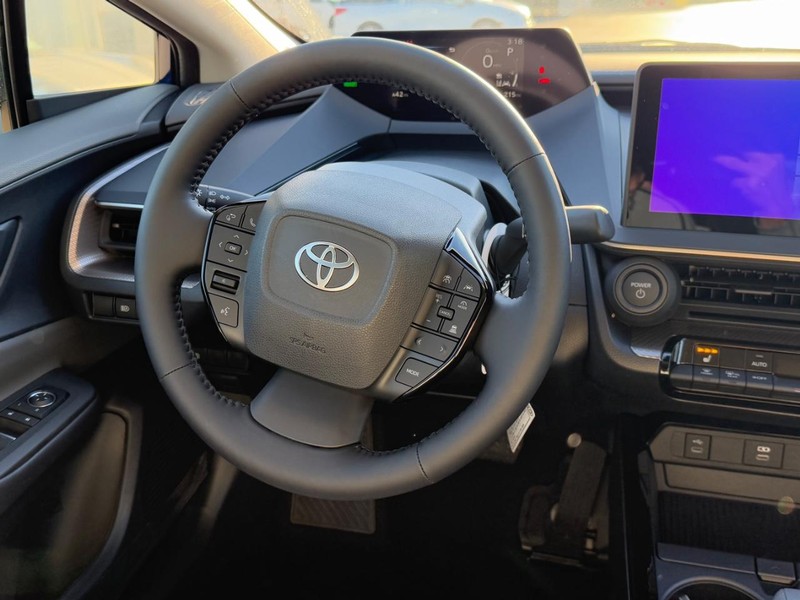 Toyota Prius Vehicle Image 8