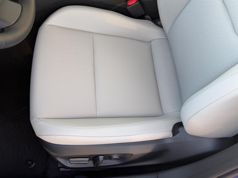 Toyota Prius Vehicle Image 11
