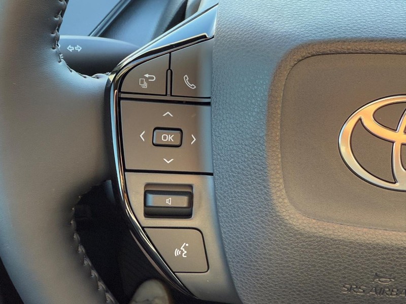 Toyota Prius Vehicle Image 12