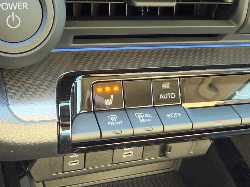 Toyota Prius Vehicle Image 16