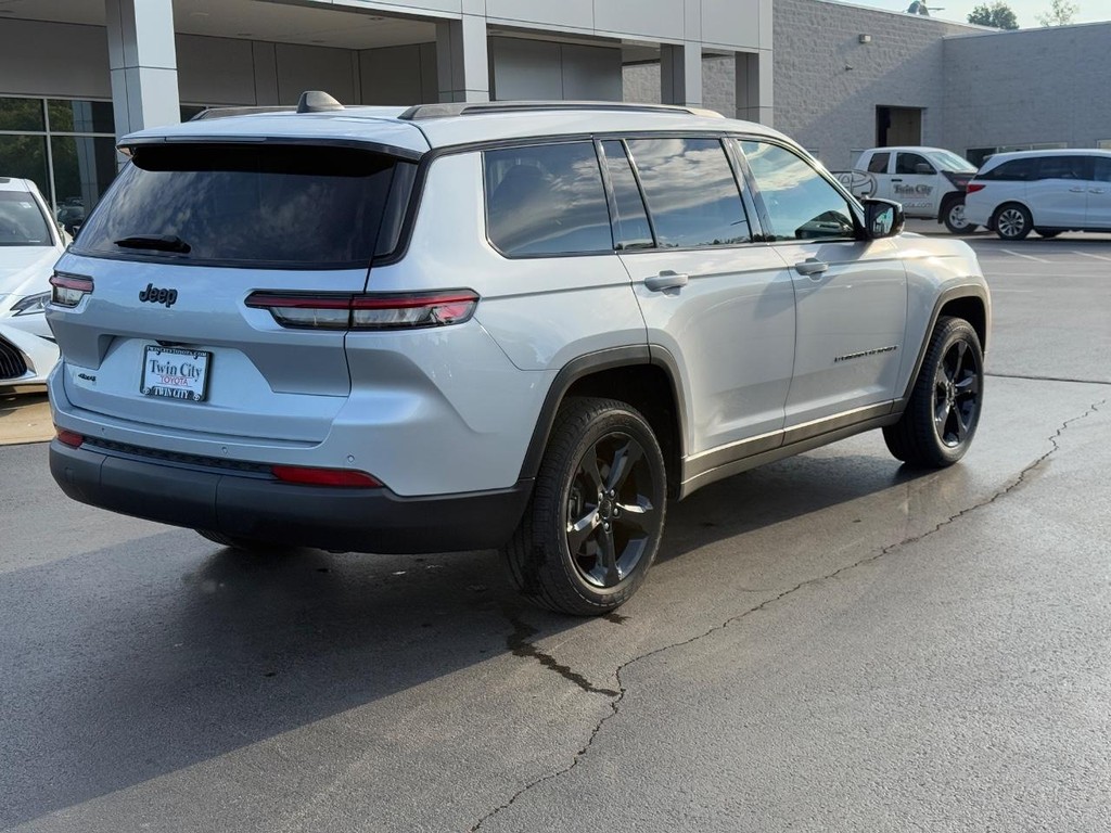 Jeep Grand Cherokee L Vehicle Image 3