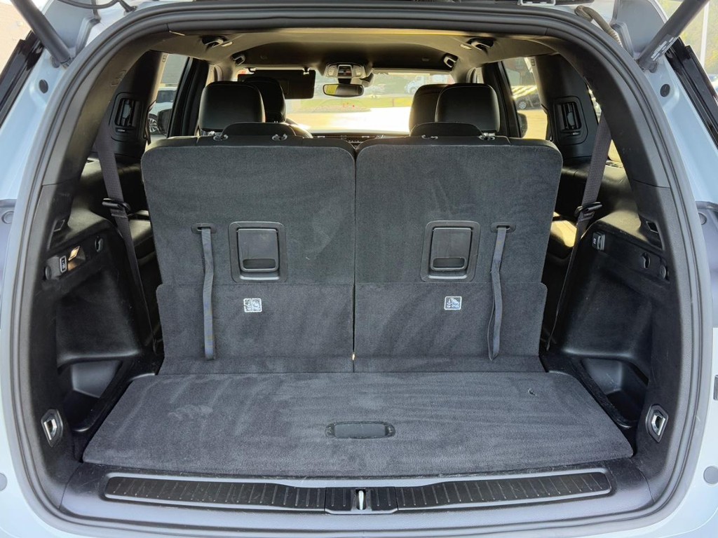 Jeep Grand Cherokee L Vehicle Image 4