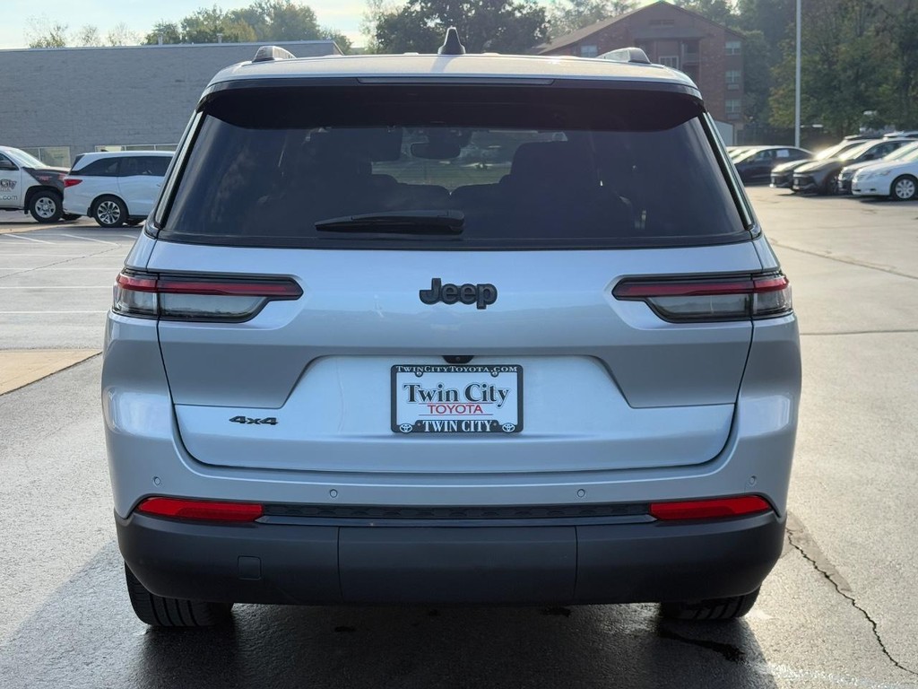 Jeep Grand Cherokee L Vehicle Image 5