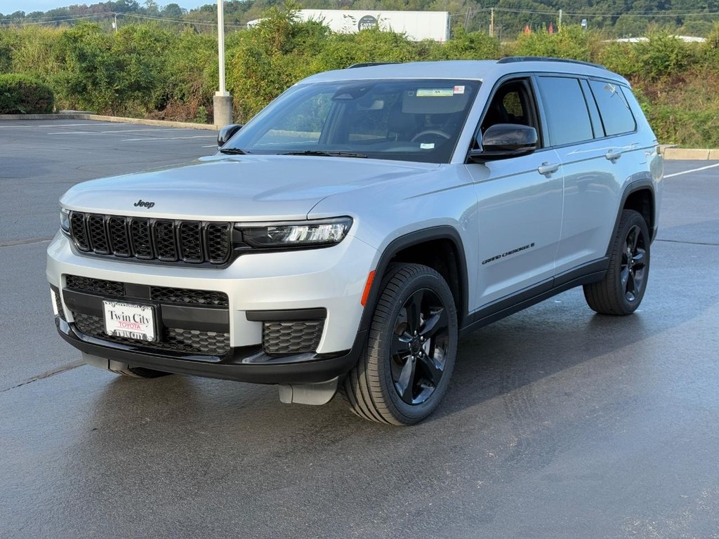 Jeep Grand Cherokee L Vehicle Image 8