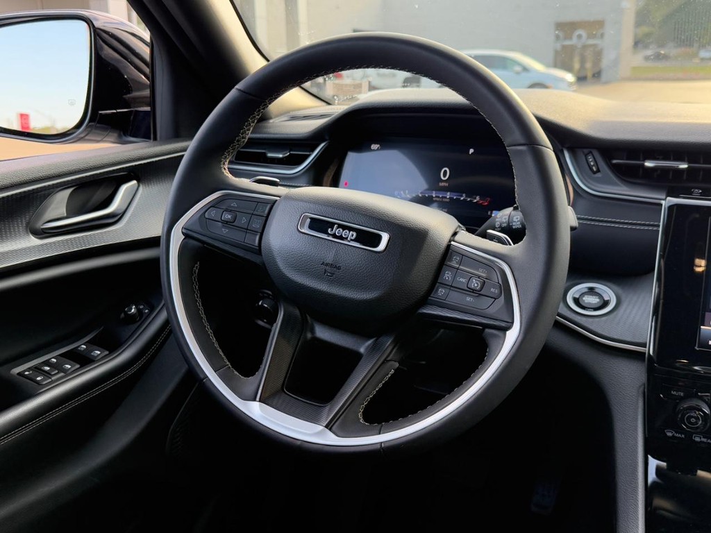 Jeep Grand Cherokee L Vehicle Image 13