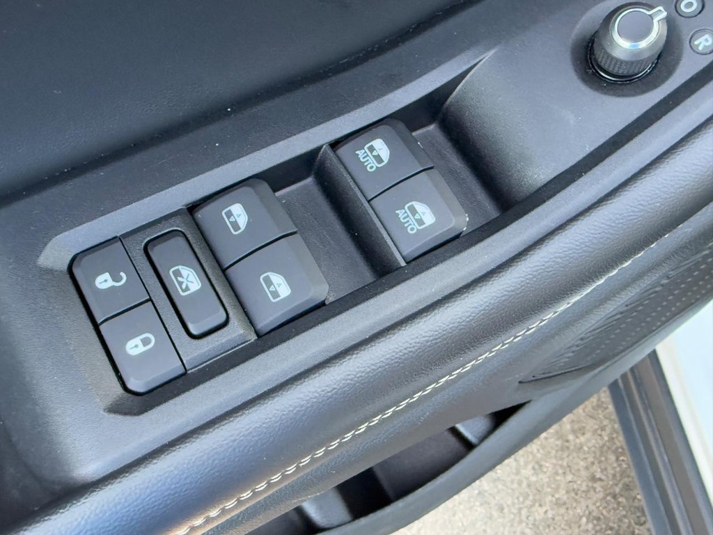 Jeep Grand Cherokee L Vehicle Image 15